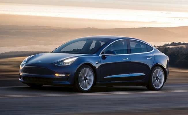 Tesla Model 3 ile Amerika'daki en hızlı yolculuğu yaptılar