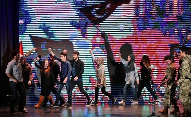 Farklı milletlerden öğrenciler 15 Temmuz'daki destansı mücadeleyi sahneye taşıdı