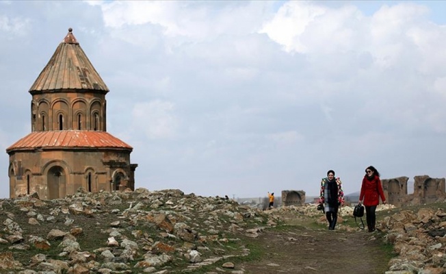 Turistlerin gözdesi 'Ani' her mevsim ayrı güzel