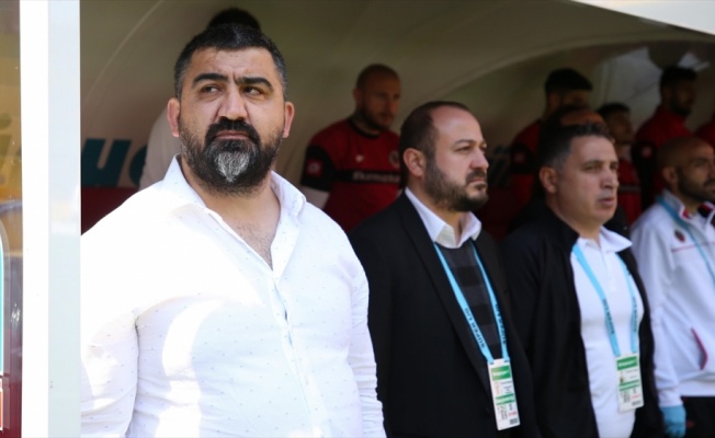 Gençlerbirliği Teknik Direktörü Ümit Özat: Sokaktan 10 adam toplasak belki daha başka olurdu