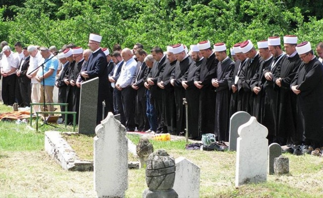 Bosna Savaşı'nda 26 yıl önce yakılan 8 kurban toprağa verildi