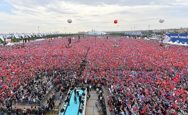 AK Parti'nin B&uuml;y&uuml;k İstanbul Mitingi'ne 1 milyon 300 bin kişi katıldı