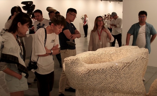 &Ccedil;inli gazeteci ve sosyal medya temsilcileri İstanbul Modern'i ziyaret etti