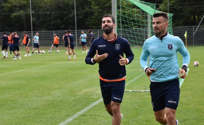 Arda Turan Medipol Başakşehir'in UEFA listesinde yer almadı