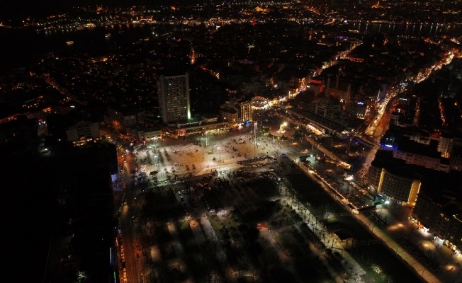 Yeni yıla saatler kala Taksim Meydanı havadan g&ouml;r&uuml;nt&uuml;lendi
