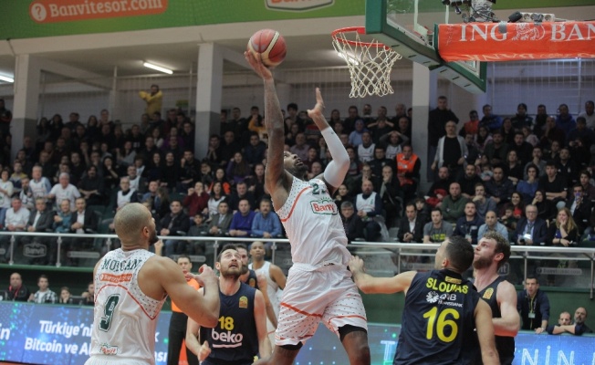 Banvit Fener’i devirdi