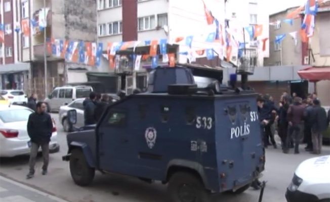 AK Parti ilçe binası önünde havaya ateş açıp kaçtılar