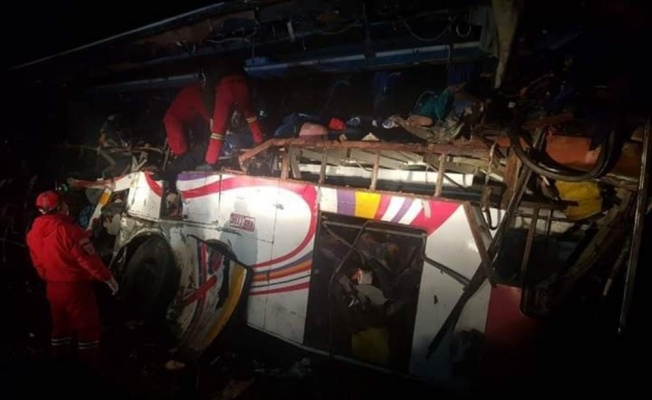 Bolivya’da yolcu otobüsüyle kamyon çarpıştı: 24 ölü, 12 yaralı