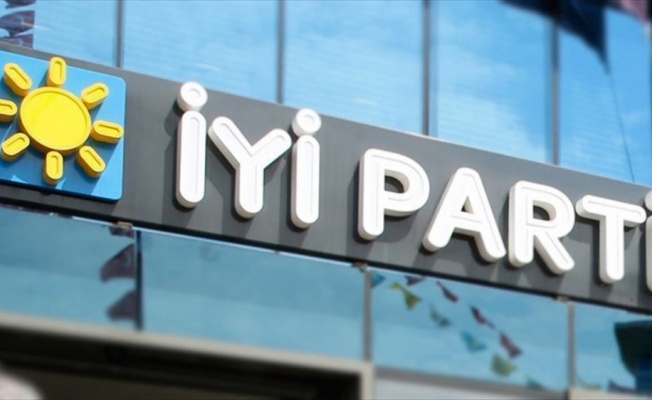 İYİ Parti aday listelerini teslim etti