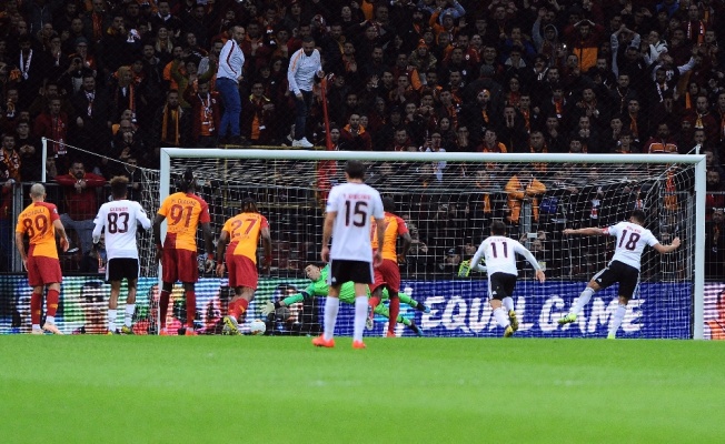 UEFA Avrupa Ligi: Galatasaray: 0 - Benfica: 1 (İlk yarı)