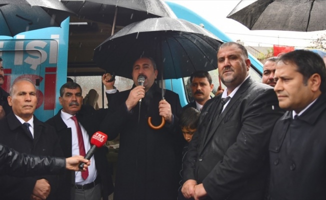 Adalet Bakanı G&uuml;l: Bu &uuml;lkede millet darbeyle m&uuml;cadele ederken sen nasıl i&ccedil;ersin?
