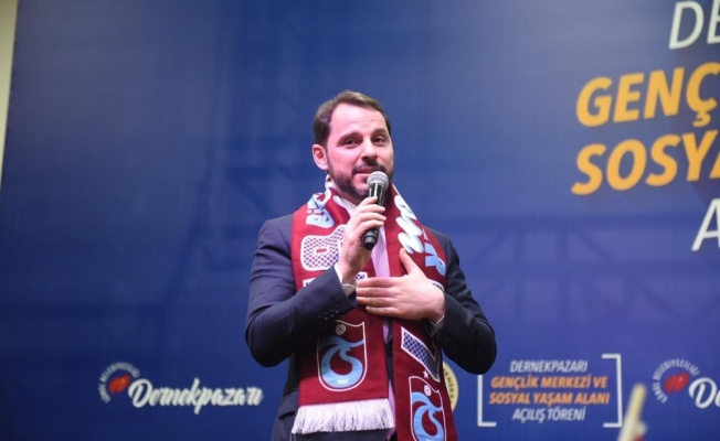 Bakan Albayrak, baba ocağı Dernekpazarı’nda halka seslendi