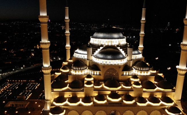 Çamlıca Camii’nde ilk ezan okundu