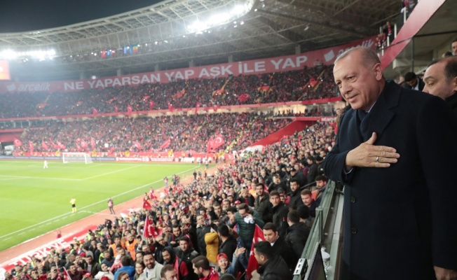 Cumhurbaşkanı Erdoğan’dan Eskişehirspor’a reklam panosu jesti