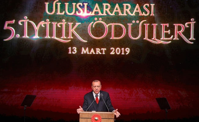 "Onunla aynı masada oturmam"