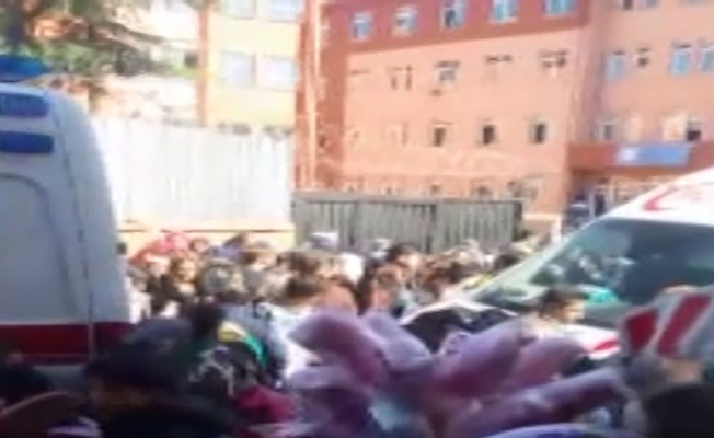 Otomobiliyle okul önündeki kalabalığa daldı: 3’ü çocuk 4 yaralı