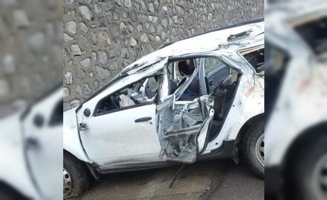Kontrolden çıkan cip istinat duvarına çarptı: 2 ölü, 3 yaralı