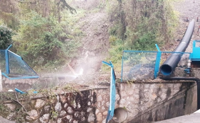 Kontrolden çıkan kamyon su tesisine uçtu: 1 ölü, 2 yaralı