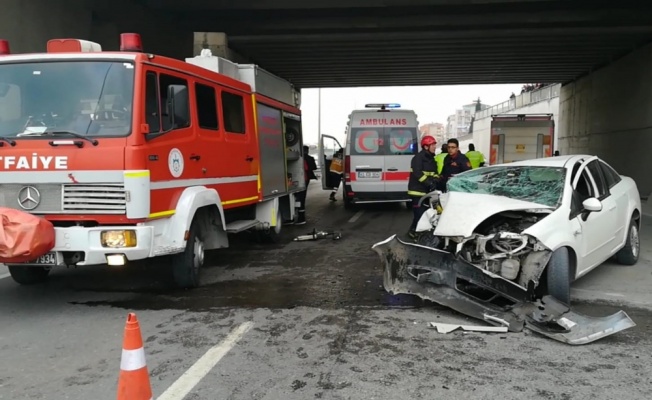 Kontrolden çıkan otomobil önce araca, sonra duvara çarptı: 1 ölü, 1 yaralı