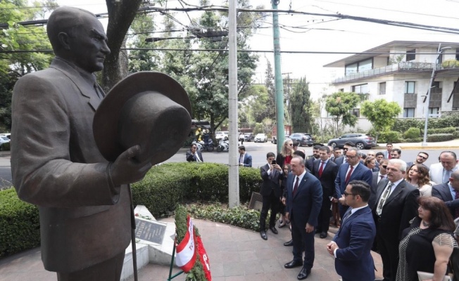 Bakan Çavuşoğlu, Meksika’da Türklerle bir araya geldi