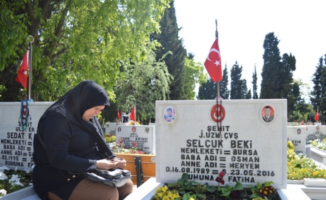 Edirnekapı Şehitliği’nde hüzünlü Anneler günü