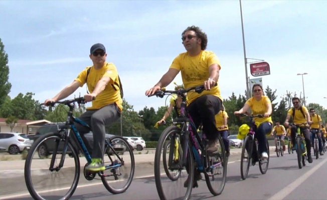 Gönüllü bisikletçiler arıların izinde pedal çevirdi