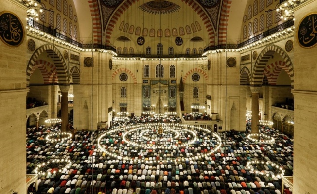 Kadir Gecesi&#039;nde 38 bin 690 cami sabaha kadar açık