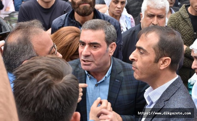 Polisten 'bizi annelerle karşı karşıya getirmeyin' uyarısı