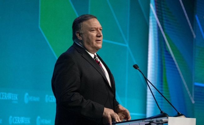 Pompeo: "Maduro ülkeyi terk edecekti, Rusya ikna etti"