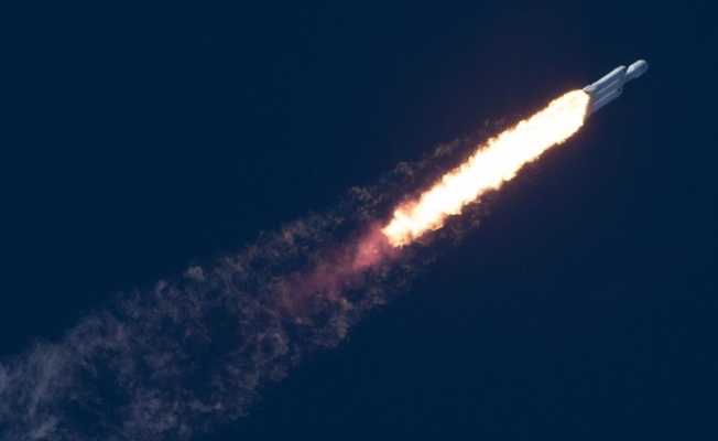 SpaceX internet uydularını uzaya fırlattı