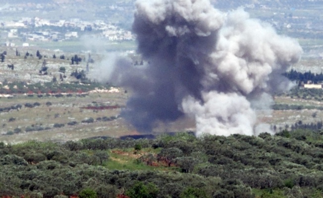 Suriye ile Rus uçak ve helikopterleri İdlib kırsalını bombaladı: 4 ölü