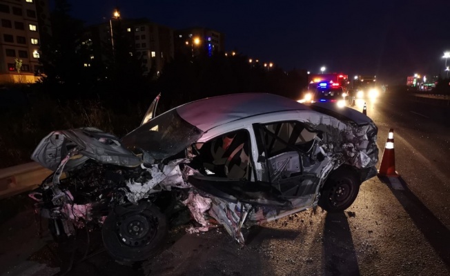 Tıra arkadan çarpan otomobilin hız kadranı 200’de takılı kaldı: 1 ağır yaralı