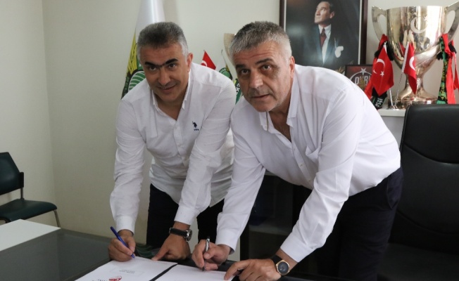 Akhisarspor, Teknik Direkt&ouml;r Mehmet Altıparmak ile s&ouml;zleşme imzaladı&nbsp;