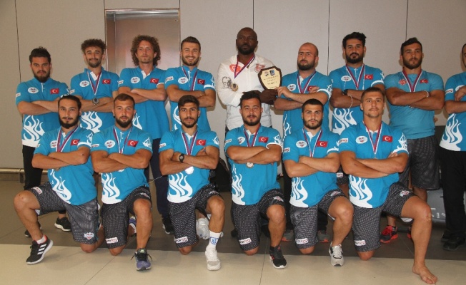 Avrupa’da final oynayan Ragbi Milli Takımı yurda döndü 