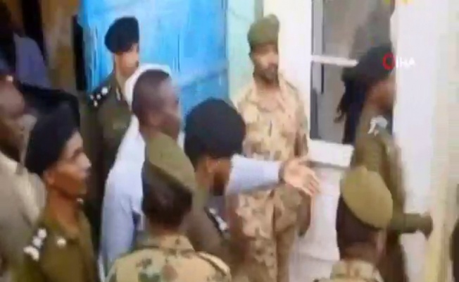 Sudan'ın devrik lideri Beşir, darbeden sonra ilk kez g&ouml;r&uuml;nt&uuml;lendi