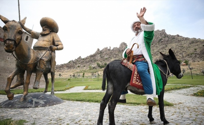 'D&uuml;nyanın merkezi'nde 27 yıldır Nasreddin Hoca'yı canlandırıyor