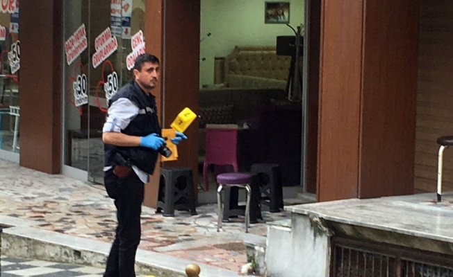 Eşine laf attığını iddia ettiği şahsı sokak ortasında vurdu