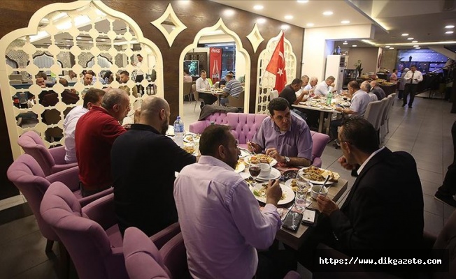 Filistin Türkiye Mezunları Derneğinden Ramallah&#039;ta iftar