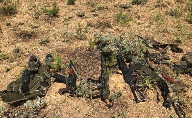 Hakkari’deki terör operasyonlarında silah ve mühimmat ele geçirildi