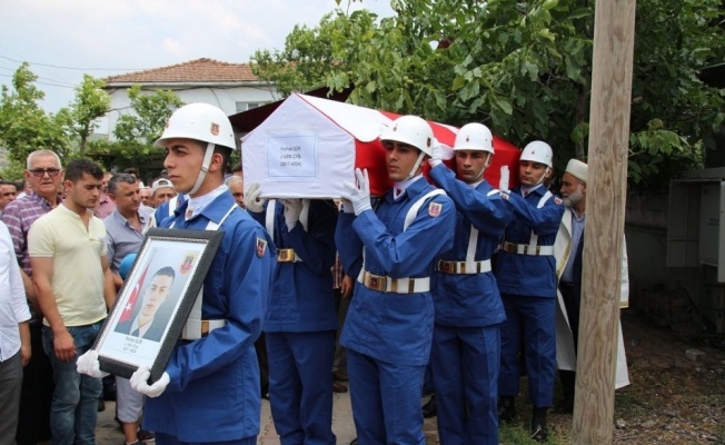 Kalp krizi geçiren uzman çavuş göz yaşları ile uğurlandı