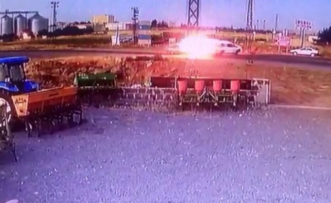 Kamyonete arkadan &ccedil;arpan otomobil alev topuna d&ouml;nd&uuml;: 4 yaralı