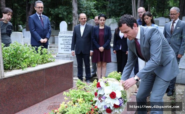 Kosovalı siyasetçi Kurti, Şemseddin Sami'nin kabrini ziyaret etti