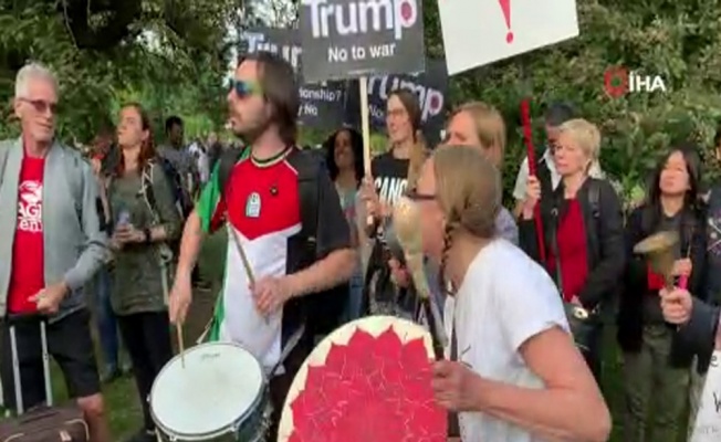 Londra’da Trump’a tencere tavalı protesto