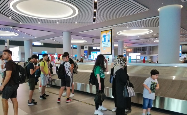 Tatilini yarıda kesen vatandaşlar, oy kullanmak için İstanbul’a dönmeye başladı