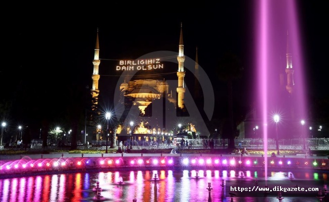 15 Temmuz için mahyalar ışıklandırıldı