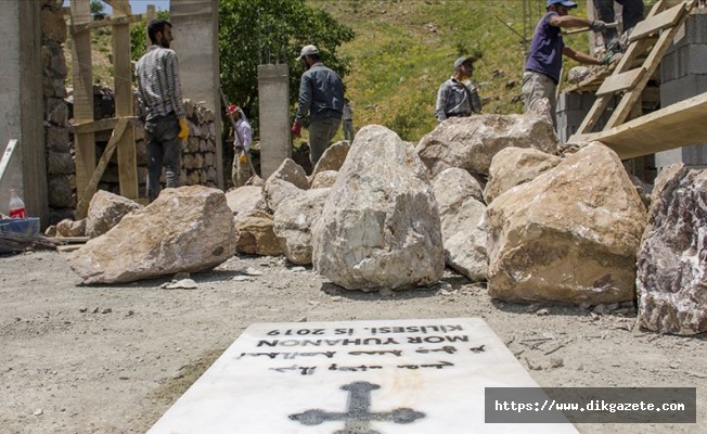 Terörden temizlenen köylerinde kilise inşa ediyorlar