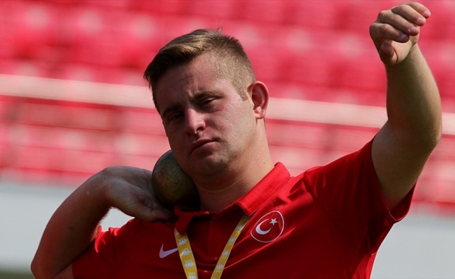 Özel sporcu Ali dünya rekoru ile döndü