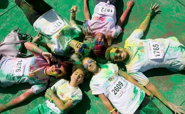İstanbul&#039;da &#039;renkli koşu&#039; festivali