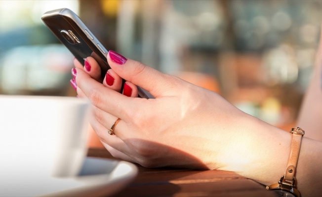 Akıllı telefonlardan da yurt dışı çıkış harç pulu alınabilecek