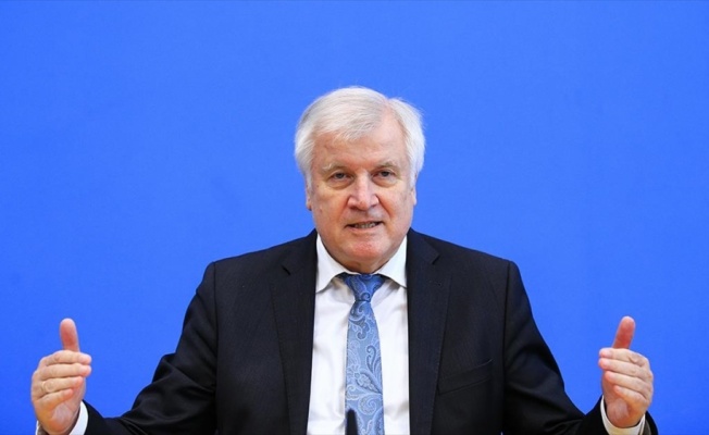 Almanya İ&ccedil;işleri Bakanı Seehofer: Almanya&rsquo;da aşırı sağ ter&ouml;r&uuml;nden kaynaklanan tehdit b&uuml;y&uuml;kt&uuml;r